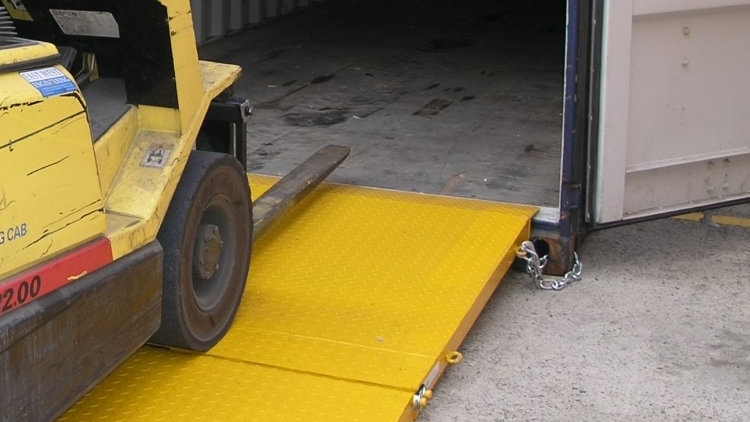 Konténer beálló rámpa vetítés (2).JPG